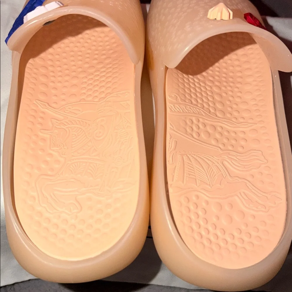 Burberry stingray sandals brand new w/ tags size 40 US size 9 marshmallow color - Picture 5 of 9